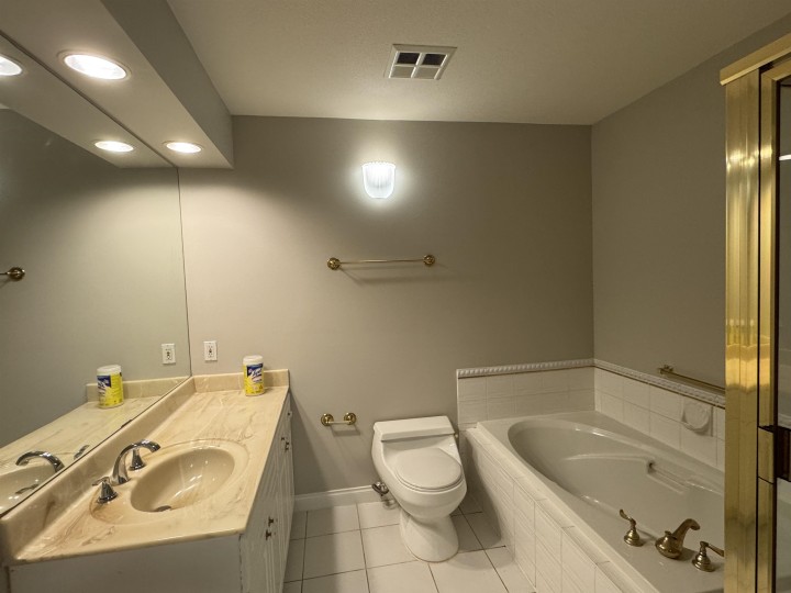 Photo 5 at 308 - 5835 E Hampton Place, University VW, Vancouver West