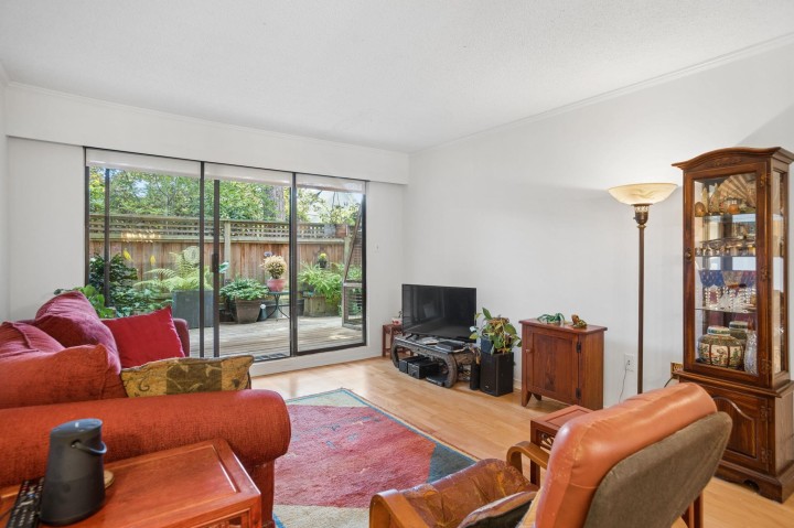 Photo 3 at 102 - 2255 W 8th Avenue, Kitsilano, Vancouver West