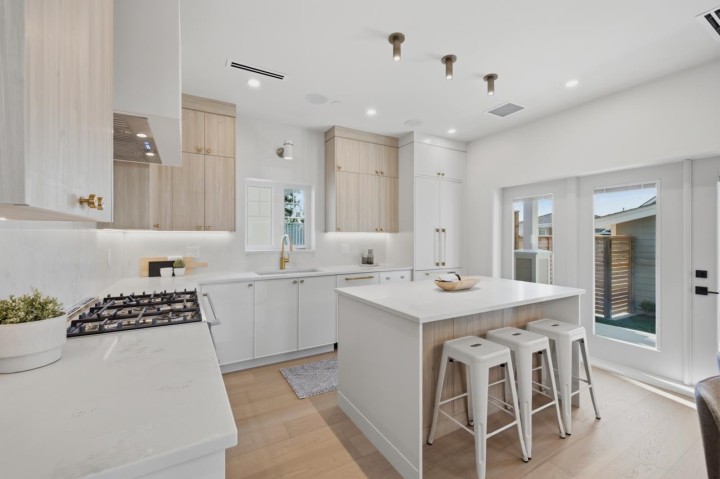 Photo 8 at 708 Windermere Street, Renfrew VE, Vancouver East