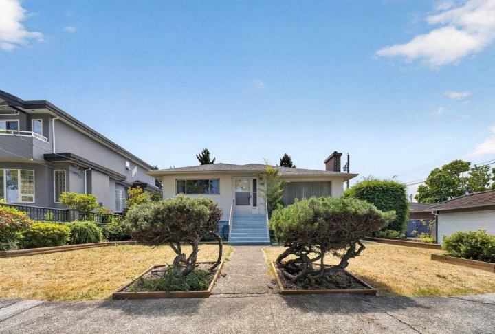 Photo 3 at 3126 Waverley Avenue, Killarney VE, Vancouver East