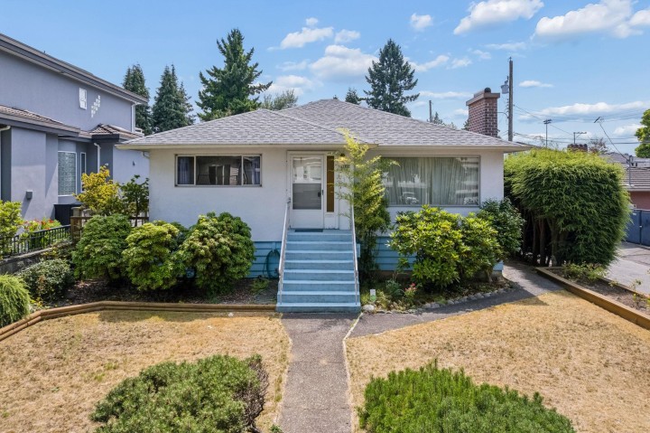 Photo 1 at 3126 Waverley Avenue, Killarney VE, Vancouver East