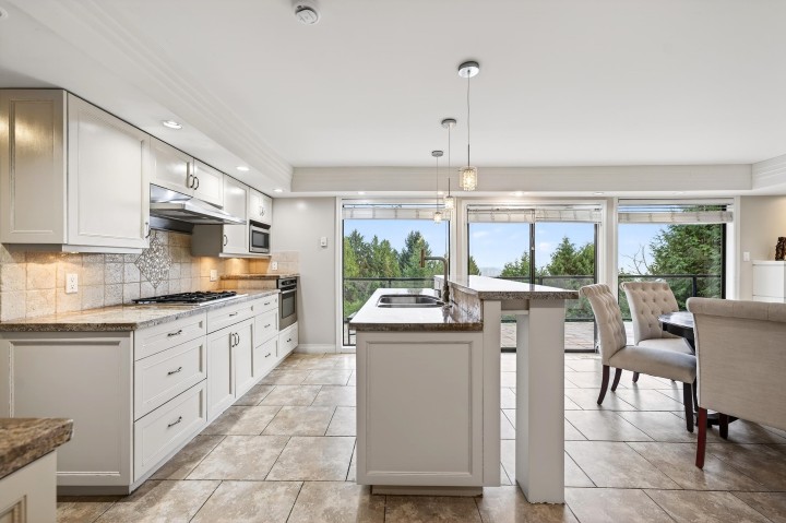 Photo 18 at 1375 Burnside Road, Chartwell, West Vancouver