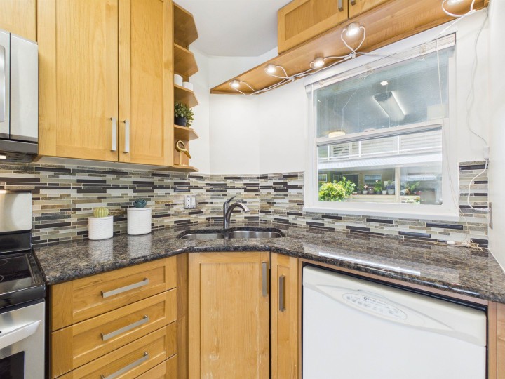 Photo 4 at 215 - 2238 Kingsway Street, Victoria VE, Vancouver East