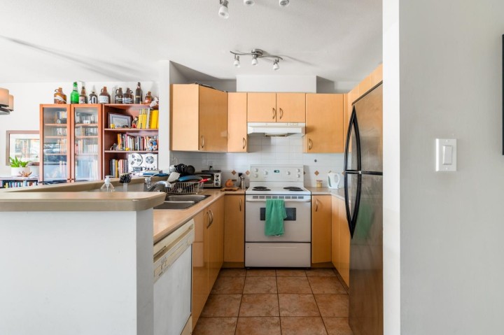 Photo 8 at 106 - 2983 W 4th Avenue, Kitsilano, Vancouver West