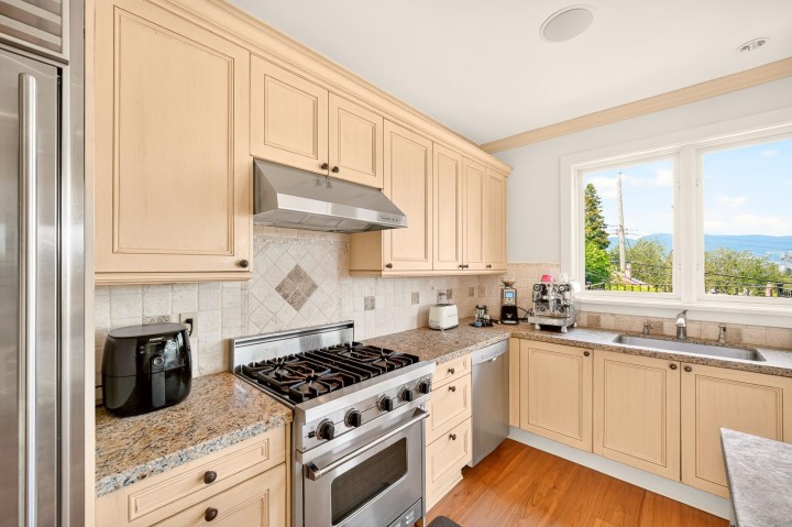 Photo 12 at 3835 W 12th Avenue, Point Grey, Vancouver West