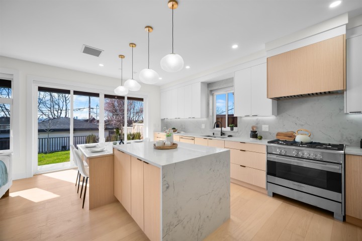 Photo 12 at 2 - 3576 E Pender Street, Renfrew VE, Vancouver East