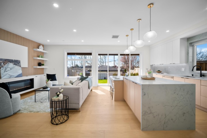 Photo 1 at 2 - 3576 E Pender Street, Renfrew VE, Vancouver East