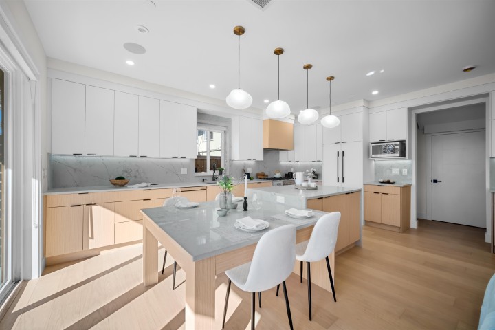Photo 4 at 2 - 3576 E Pender Street, Renfrew VE, Vancouver East