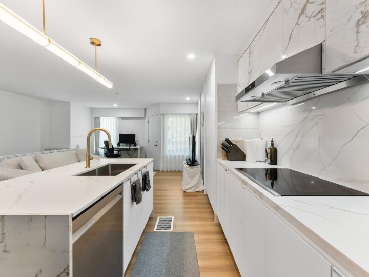 Photo 13 at 310 E 16th Avenue, Main, Vancouver East