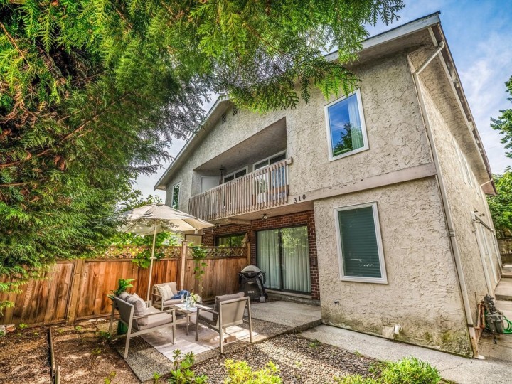 Photo 1 at 310 E 16th Avenue, Main, Vancouver East