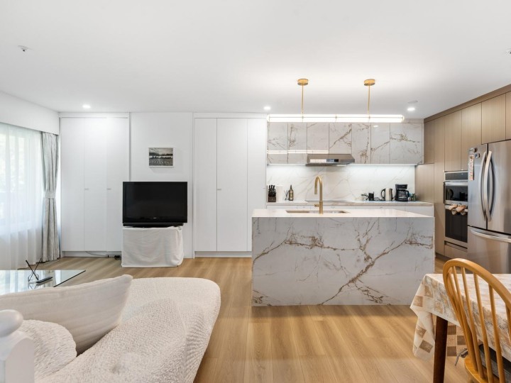 Photo 10 at 310 E 16th Avenue, Main, Vancouver East