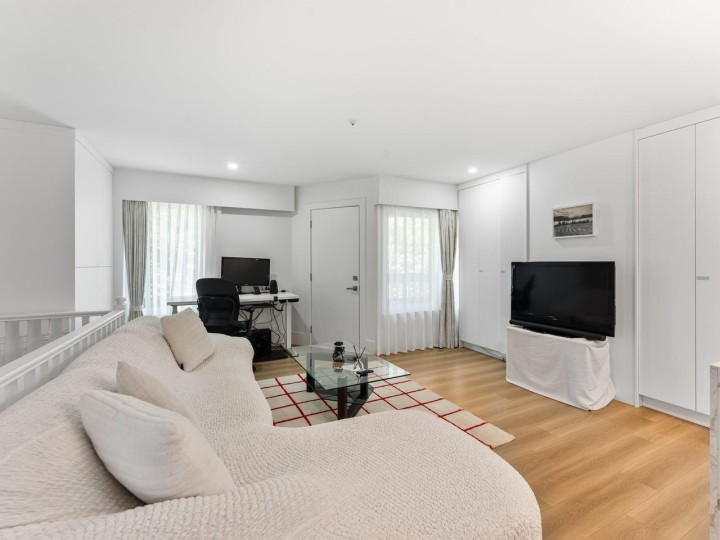 Photo 14 at 310 E 16th Avenue, Main, Vancouver East