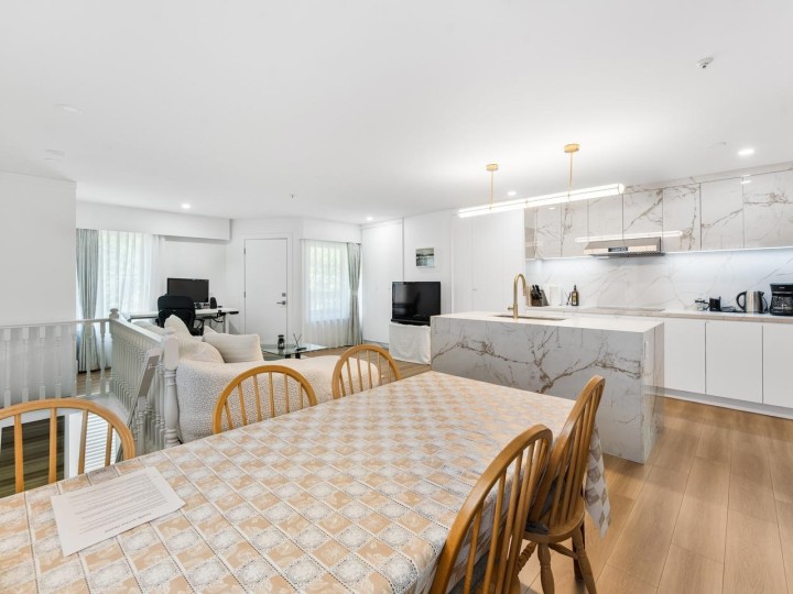 Photo 8 at 310 E 16th Avenue, Main, Vancouver East