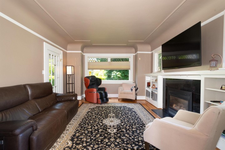 Photo 2 at 3908 Blenheim Street, Dunbar, Vancouver West