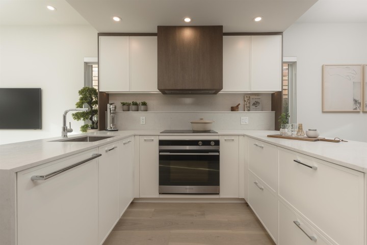 Photo 3 at 388 W 45th Avenue, Oakridge VW, Vancouver West