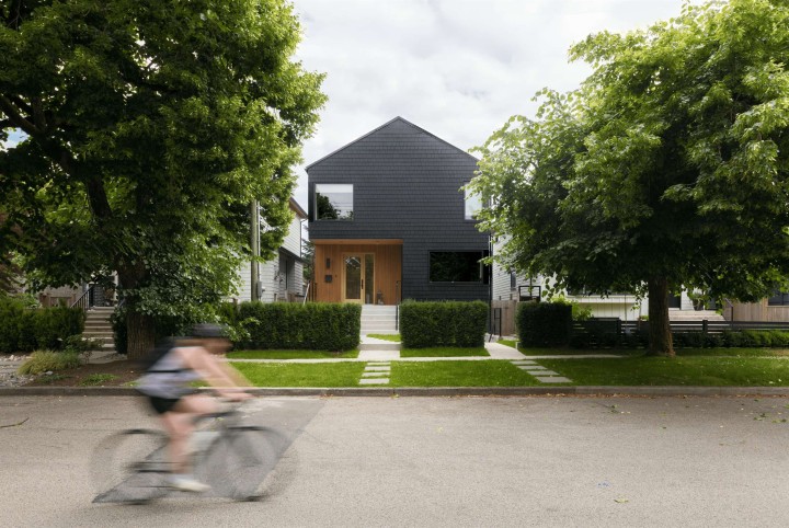 Photo 1 at 4626 Windsor Street, Fraser VE, Vancouver East