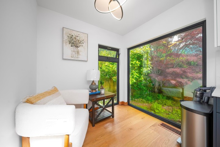 Photo 13 at 4096 Sunset Blvd Boulevard, Canyon Heights NV, North Vancouver