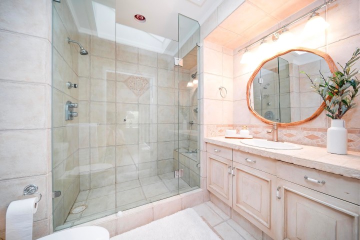 Photo 16 at 4096 Sunset Blvd Boulevard, Canyon Heights NV, North Vancouver