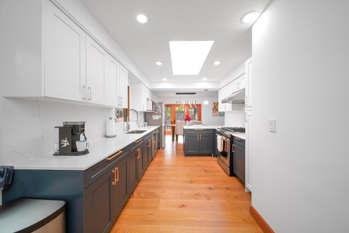 Photo 12 at 4096 Sunset Blvd Boulevard, Canyon Heights NV, North Vancouver
