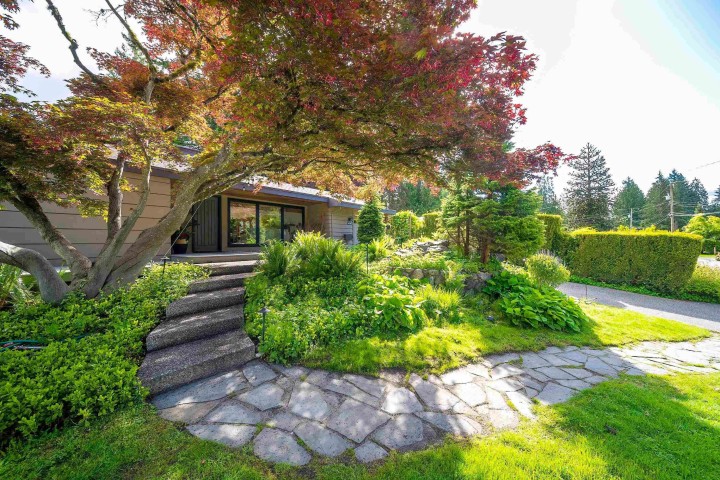 Photo 26 at 4096 Sunset Blvd Boulevard, Canyon Heights NV, North Vancouver
