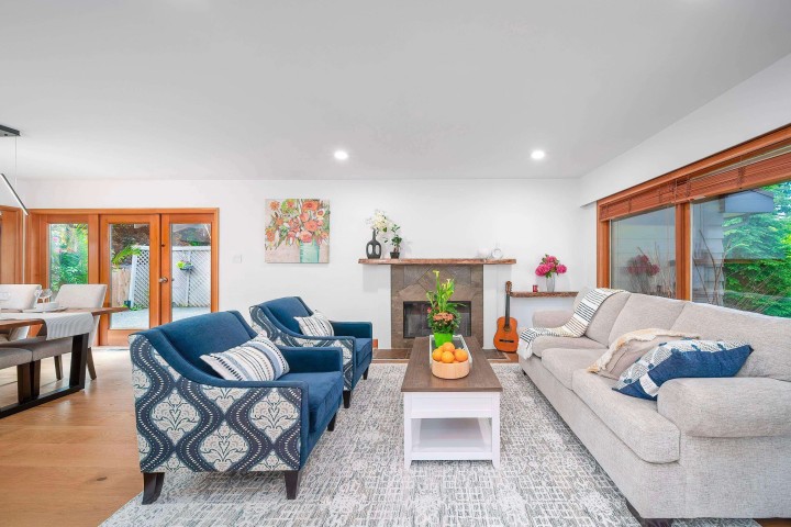 Photo 3 at 4096 Sunset Blvd Boulevard, Canyon Heights NV, North Vancouver