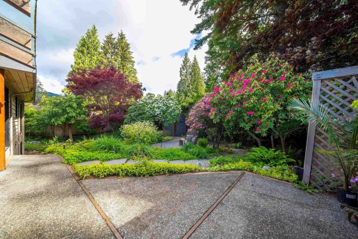 Photo 36 at 4096 Sunset Blvd Boulevard, Canyon Heights NV, North Vancouver