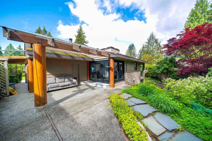 Photo 32 at 4096 Sunset Blvd Boulevard, Canyon Heights NV, North Vancouver