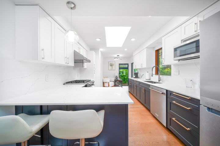 Photo 9 at 4096 Sunset Blvd Boulevard, Canyon Heights NV, North Vancouver