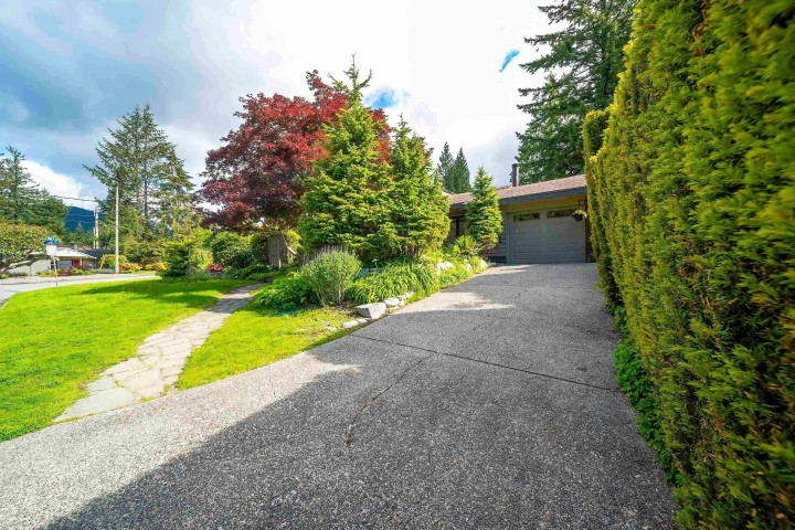 Photo 38 at 4096 Sunset Blvd Boulevard, Canyon Heights NV, North Vancouver