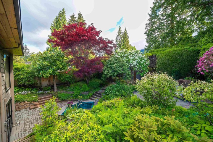 Photo 37 at 4096 Sunset Blvd Boulevard, Canyon Heights NV, North Vancouver