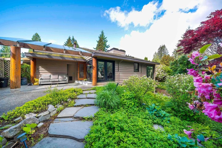 Photo 31 at 4096 Sunset Blvd Boulevard, Canyon Heights NV, North Vancouver