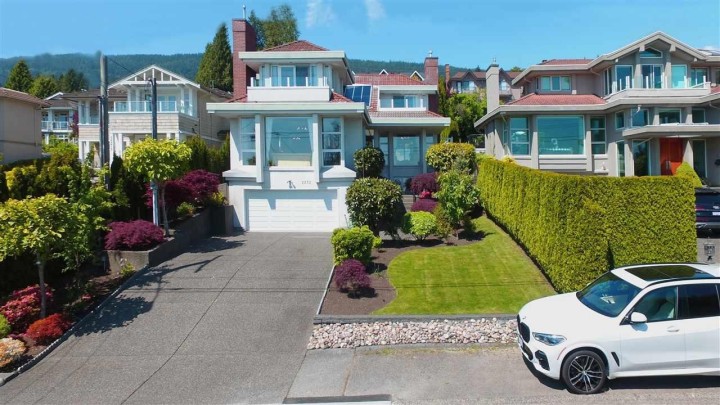 Photo 3 at 2273 Mathers Avenue, Dundarave, West Vancouver