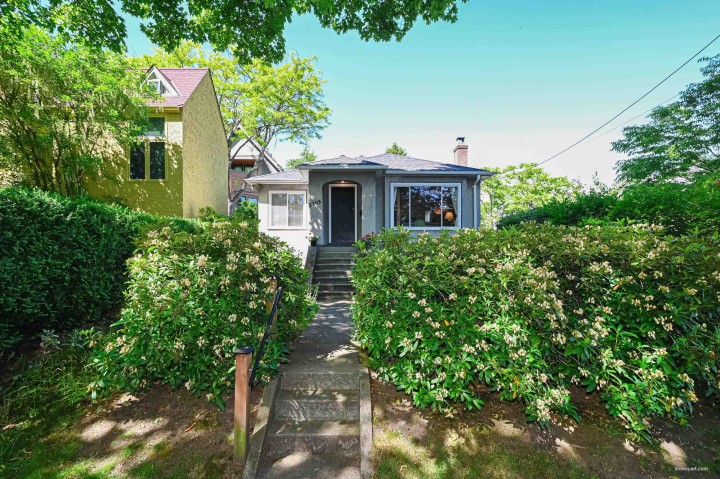 Photo 3 at 3305 W 6th Avenue, Kitsilano, Vancouver West