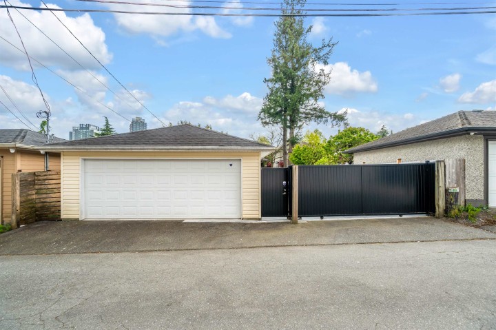 Photo 6 at 727 W 66th Avenue, Marpole, Vancouver West