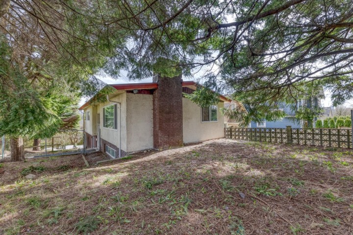 Photo 2 at 3302 E 5th Avenue, Renfrew VE, Vancouver East