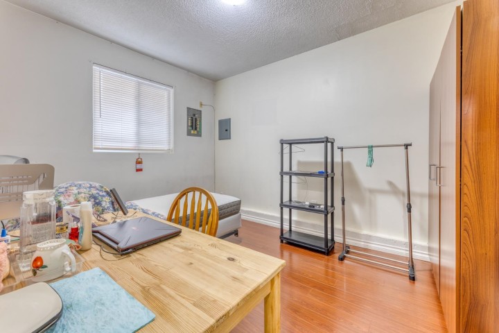 Photo 5 at 3302 E 5th Avenue, Renfrew VE, Vancouver East