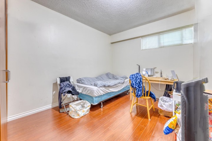 Photo 4 at 3302 E 5th Avenue, Renfrew VE, Vancouver East