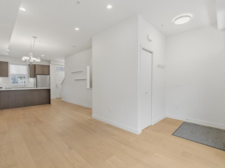 Photo 2 at 7891 Oak Street, Marpole, Vancouver West
