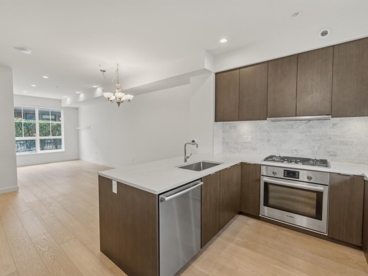 Photo 4 at 7891 Oak Street, Marpole, Vancouver West