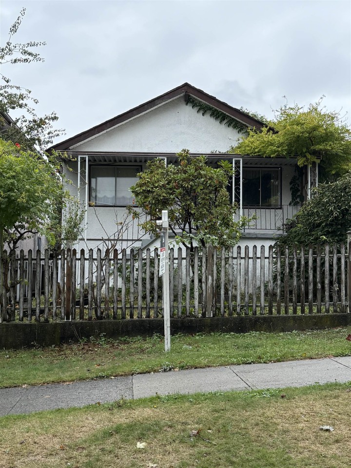 Photo 1 at 3409 E Pender Street, Renfrew VE, Vancouver East