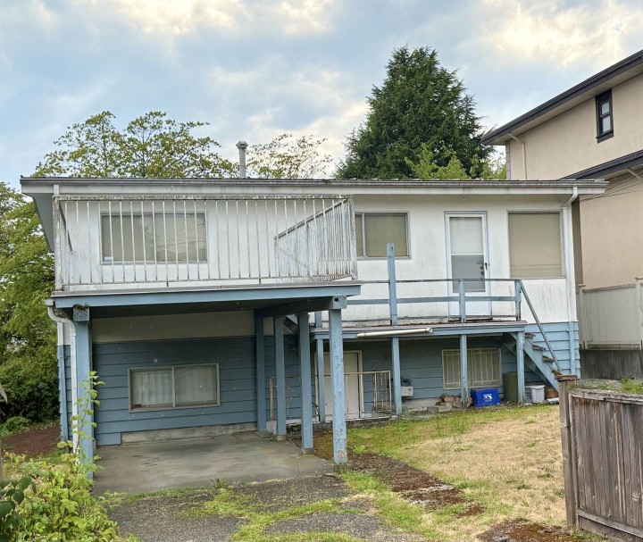 Photo 2 at 2635 Bobolink Avenue, Fraserview VE, Vancouver East