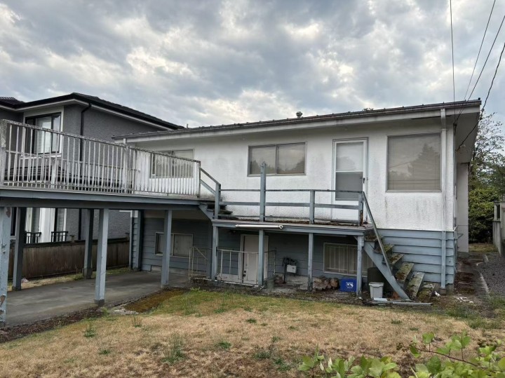 Photo 3 at 2635 Bobolink Avenue, Fraserview VE, Vancouver East