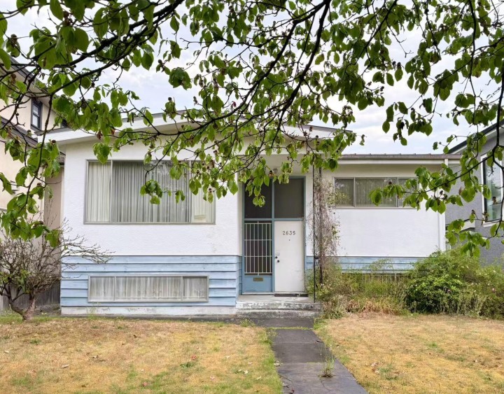 Photo 1 at 2635 Bobolink Avenue, Fraserview VE, Vancouver East