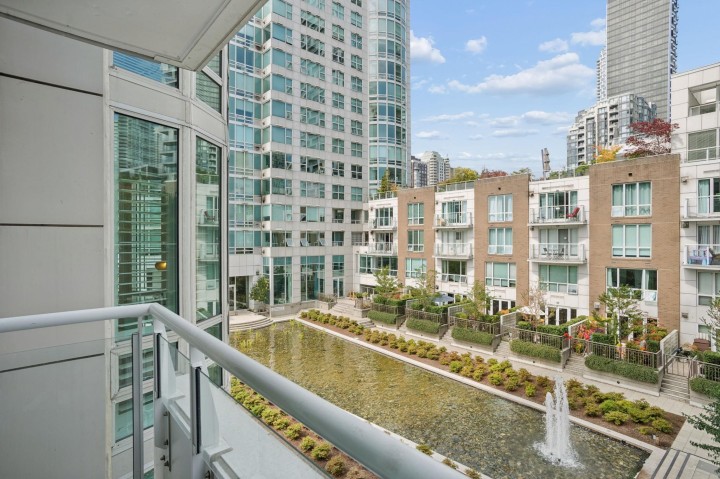 Photo 32 at 504 - 1501 Howe Street, Yaletown, Vancouver West