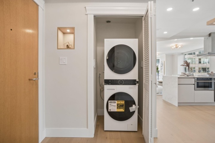 Photo 30 at 504 - 1501 Howe Street, Yaletown, Vancouver West