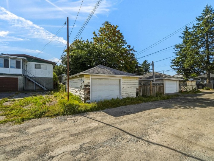 Photo 6 at 4712 Argyle Street, Victoria VE, Vancouver East