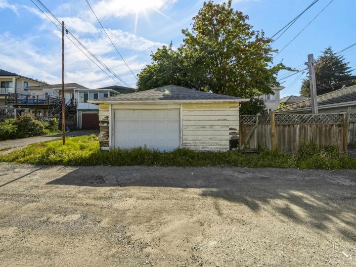 Photo 7 at 4712 Argyle Street, Victoria VE, Vancouver East