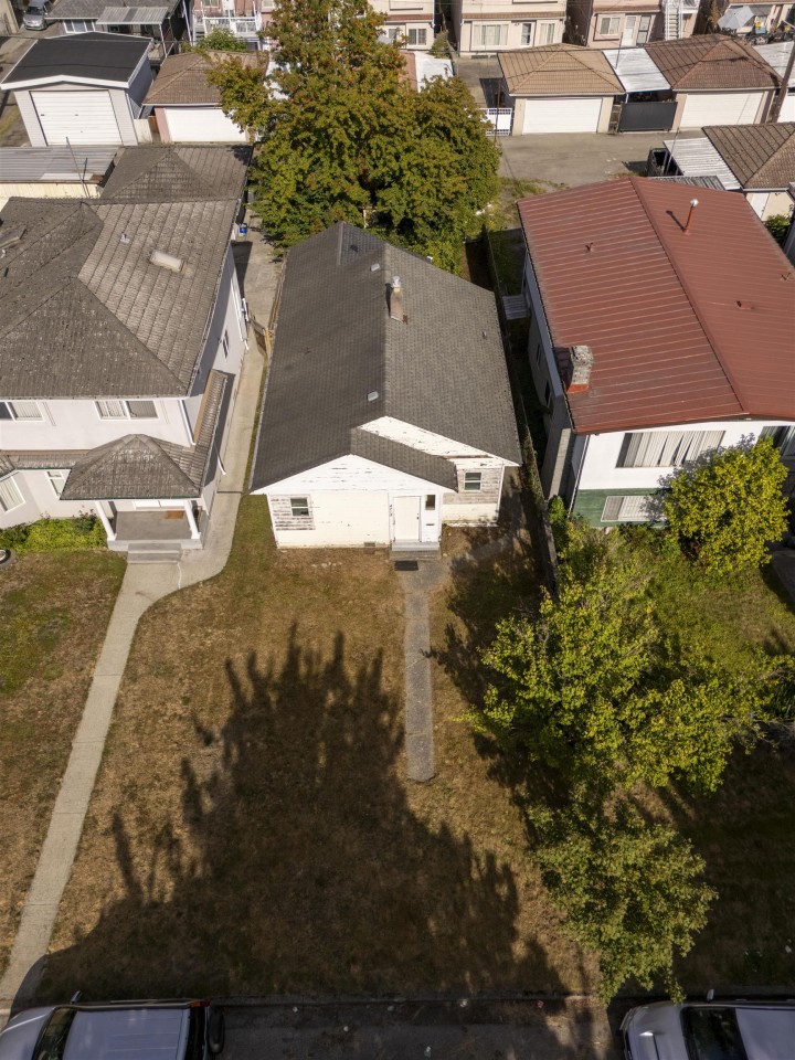 Photo 5 at 4712 Argyle Street, Victoria VE, Vancouver East