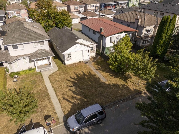 Photo 4 at 4712 Argyle Street, Victoria VE, Vancouver East