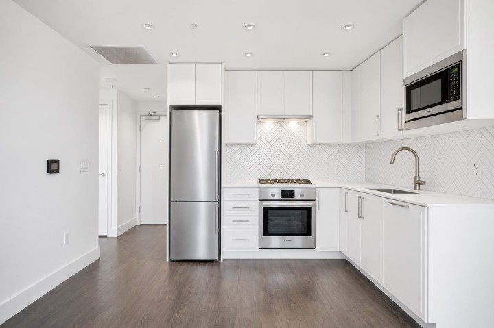 Photo 6 at 507 - 2435 Kingsway, Collingwood VE, Vancouver East